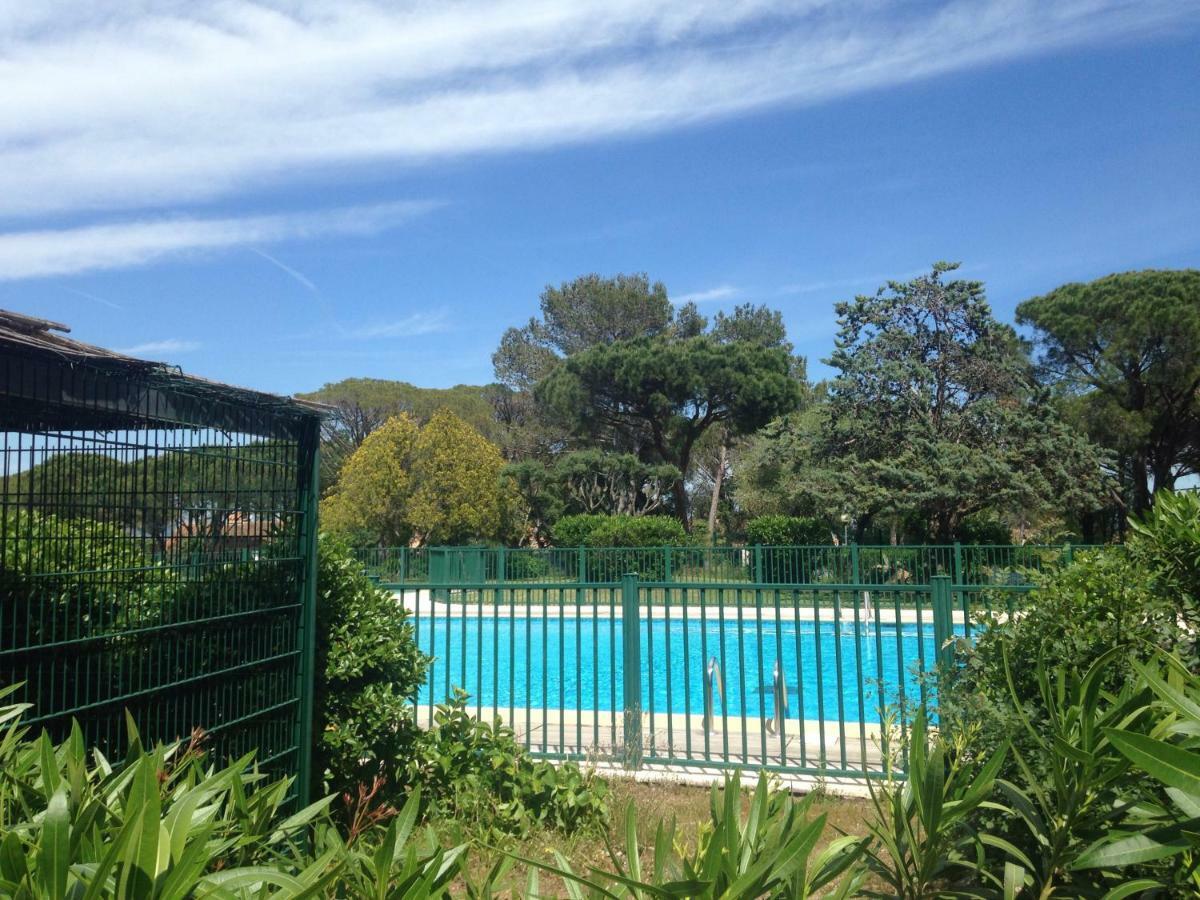 Agreable Studio Proche Sttropez Piscine Et Tennis Gassin Luaran gambar