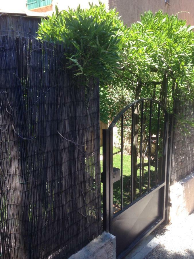 Agreable Studio Proche Sttropez Piscine Et Tennis Gassin Luaran gambar